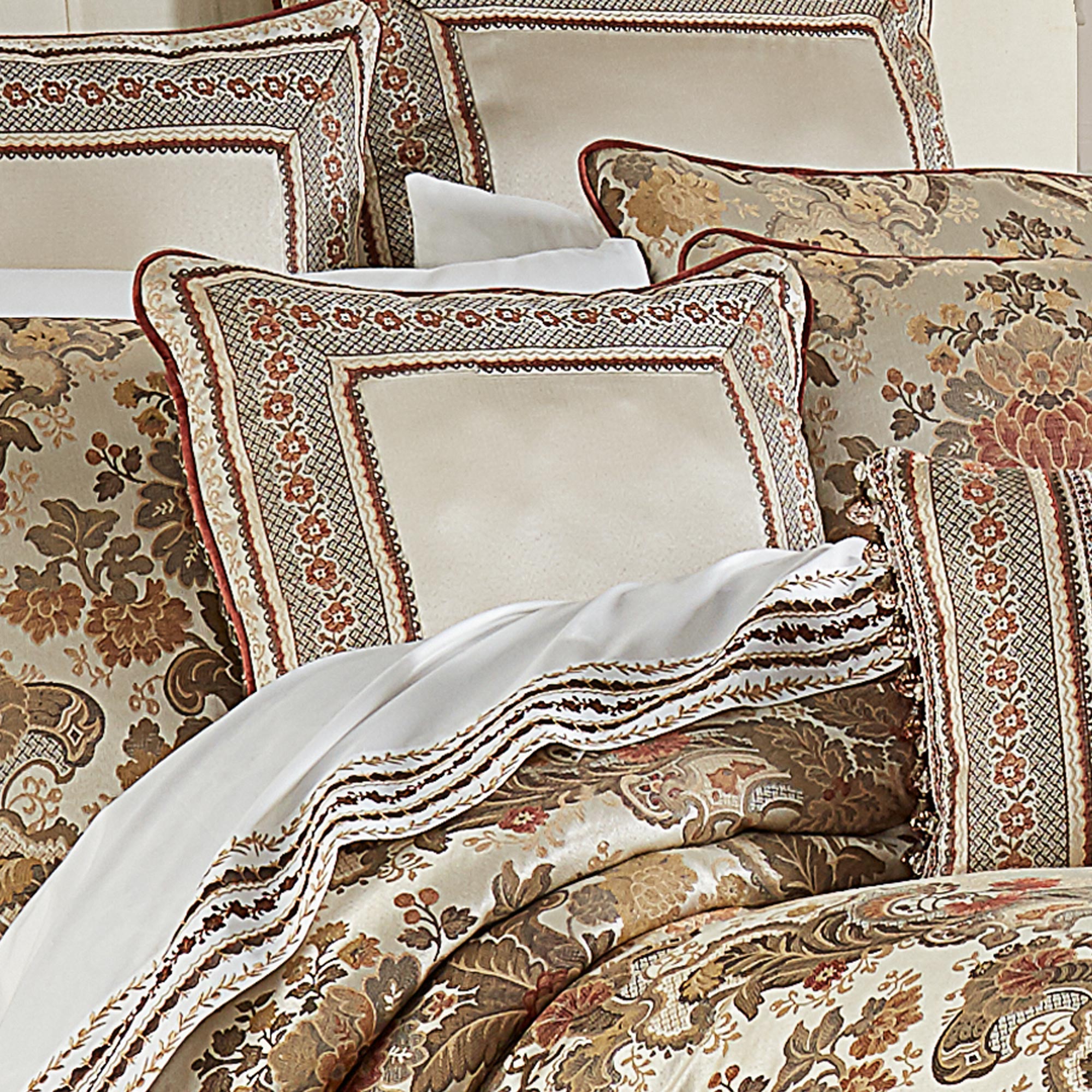 juliette-20-square-decorative-throw-pillow-3