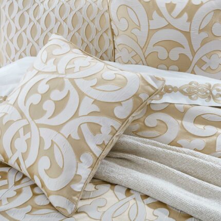 J Queen New York La Boheme