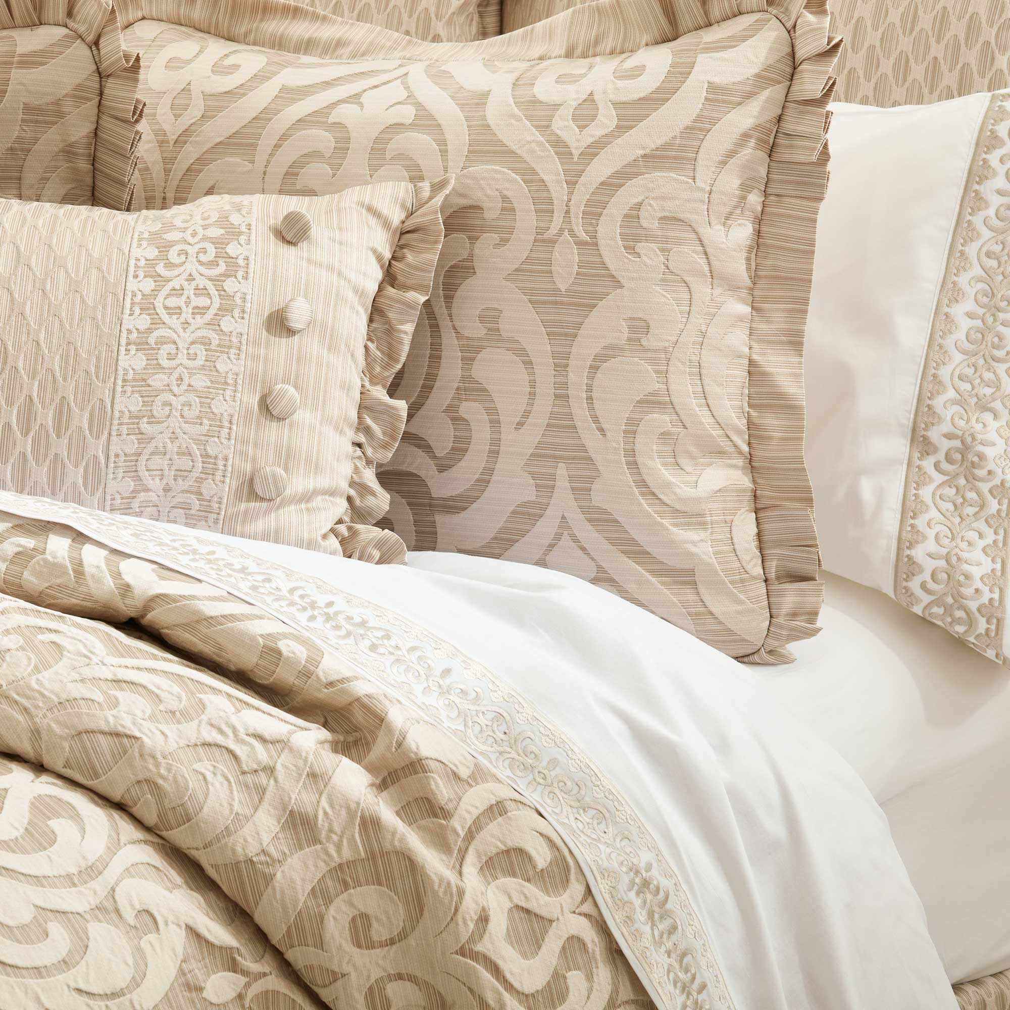 montpellier-queen-4-piece-comforter-set-sand-3