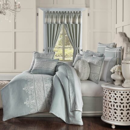 Patricia Comforter Set