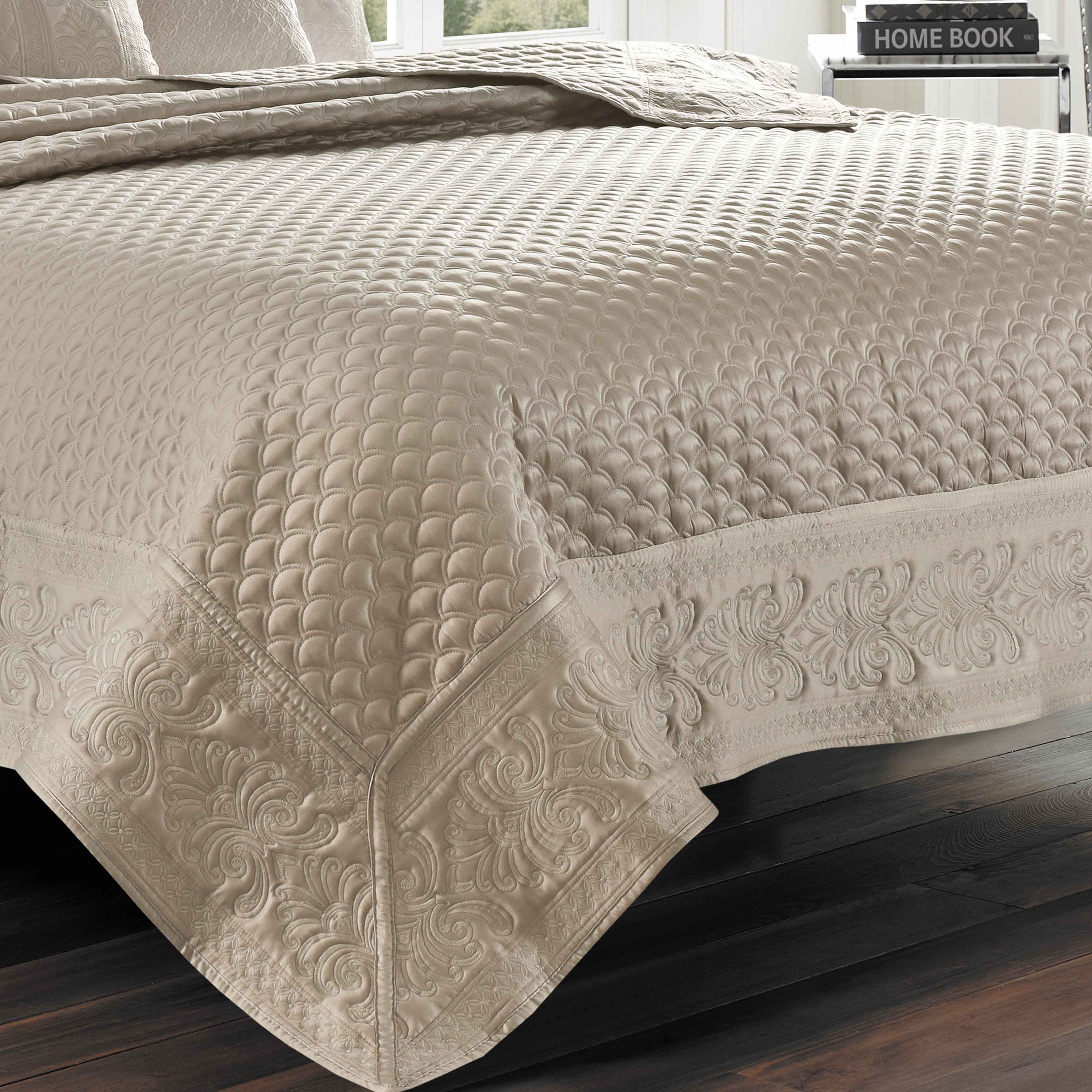 LyndonPearlQuiltedCoverlet-2_002b020f-5fc7-49db-9bea-57075497bba3